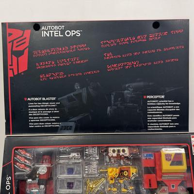 LOT 112: Hasbro Transformers Generations, Platinum Edition Figure