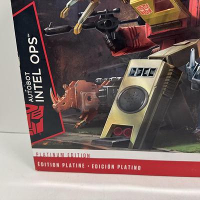 LOT 112: Hasbro Transformers Generations, Platinum Edition Figure