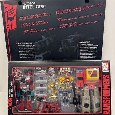 LOT 112: Hasbro Transformers Generations, Platinum Edition Figure