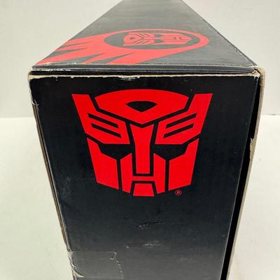 LOT 112: Hasbro Transformers Generations, Platinum Edition Figure