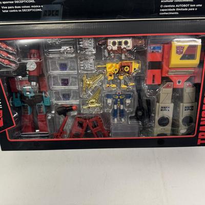 LOT 112: Hasbro Transformers Generations, Platinum Edition Figure