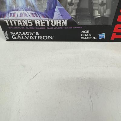 LOT 116: Hasbro Transformers Generations- Titan Return Toy