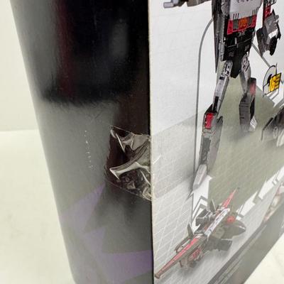 LOT 116: Hasbro Transformers Generations- Titan Return Toy