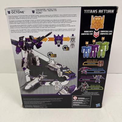 LOT 116: Hasbro Transformers Generations- Titan Return Toy