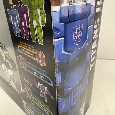 LOT 116: Hasbro Transformers Generations- Titan Return Toy