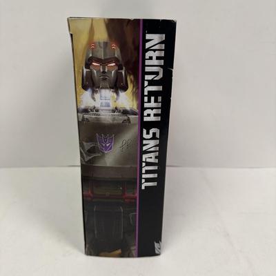 LOT 116: Hasbro Transformers Generations- Titan Return Toy