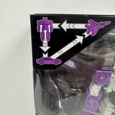 LOT 116: Hasbro Transformers Generations- Titan Return Toy