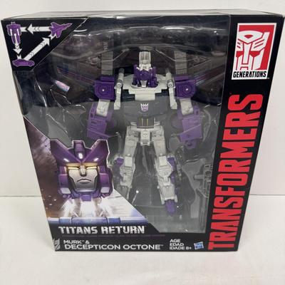 LOT 116: Hasbro Transformers Generations- Titan Return Toy