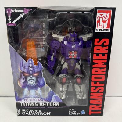 LOT 116: Hasbro Transformers Generations- Titan Return Toy