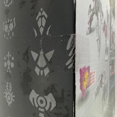 LOT 118: Hasbro Transformers Generations-Power of the Primes, Various Figures