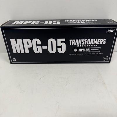 LOT 170: Takara Tomy Transformers Masterpiece Toy