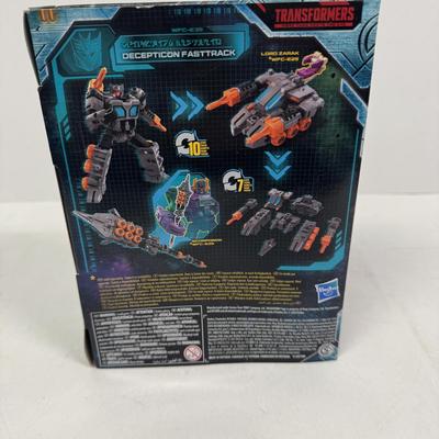 LOT 173: Takara Tomy Transformers Earthrise- War for Cybertron Trilogy Toy