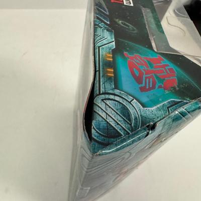 LOT 173: Takara Tomy Transformers Earthrise- War for Cybertron Trilogy Toy