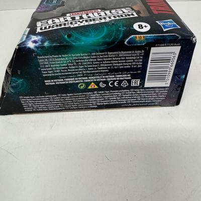 LOT 173: Takara Tomy Transformers Earthrise- War for Cybertron Trilogy Toy