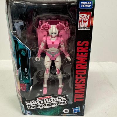 LOT 173: Takara Tomy Transformers Earthrise- War for Cybertron Trilogy Toy