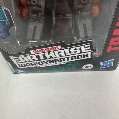 LOT 173: Takara Tomy Transformers Earthrise- War for Cybertron Trilogy Toy