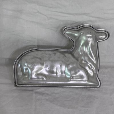 Vintage Aluminum Cake Molds (K-DZ)