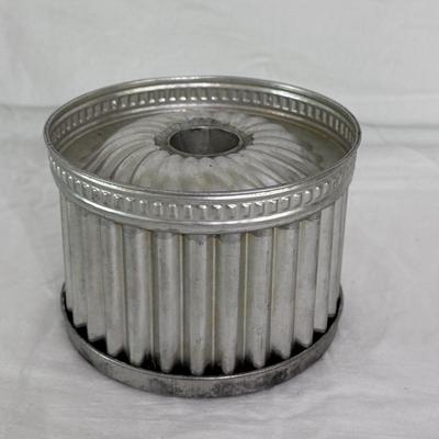 Vintage Aluminum Cake Molds (K-DZ)