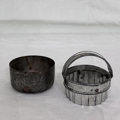 Vintage Aluminum Cake Molds (K-DZ)