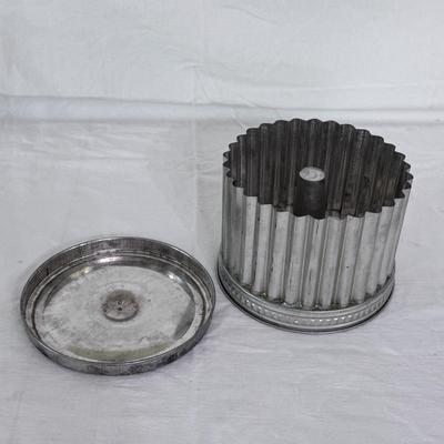 Vintage Aluminum Cake Molds (K-DZ)