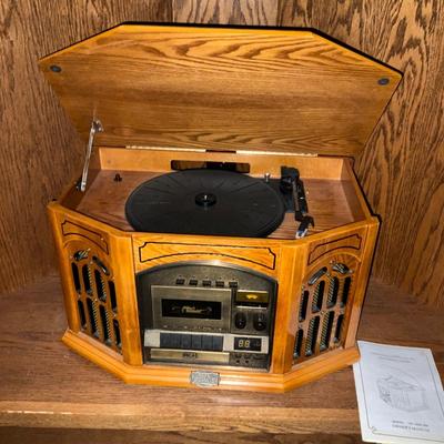 Thomas Pacconi Classics Record/CD/Cassette/AM Player