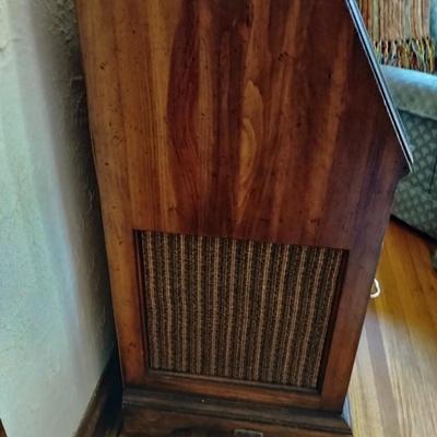 Beautiful Magnevox Vintage Record Player