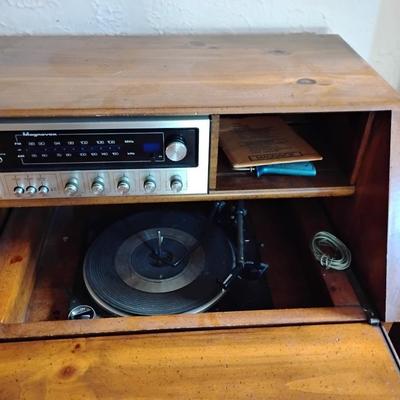 Beautiful Magnevox Vintage Record Player
