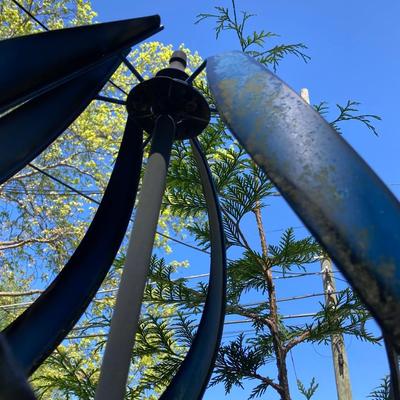 LOT 65: Metal Wind Catcher/Spinner Lawn Decoration