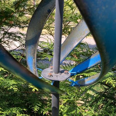 LOT 65: Metal Wind Catcher/Spinner Lawn Decoration