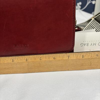 LOT 92: O My Bag Sustainable Leather Brown Purse with Organic Cotton Lining and Storage Bag
