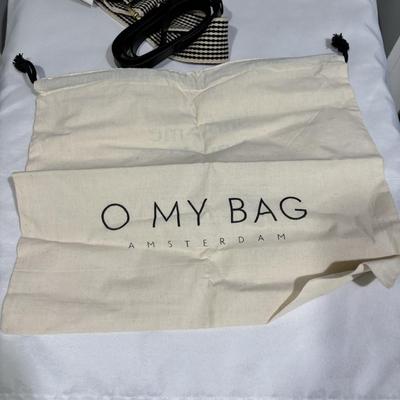 LOT 94: O My Bag Amsterdam Black Leather Purse with Storage Bag