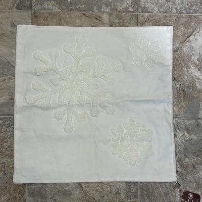LOT 104: Collection of Classy Holiday Decor and More