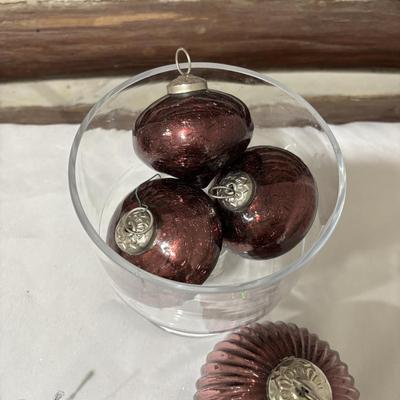 LOT 104: Collection of Classy Holiday Decor and More