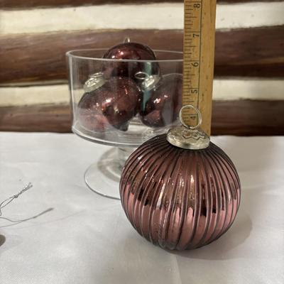 LOT 104: Collection of Classy Holiday Decor and More
