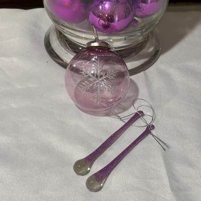 LOT 104: Collection of Classy Holiday Decor and More