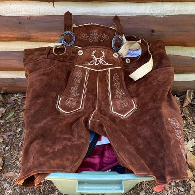 LOT 118: Costumes - Adult, Children’s and Pet
