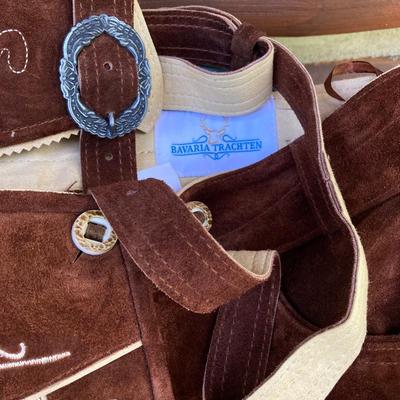 LOT 118: Costumes - Adult, Children’s and Pet