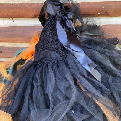 LOT 118: Costumes - Adult, Children’s and Pet