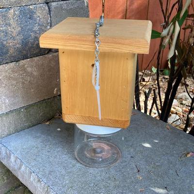 LOT 124: Bond Mfg Propane Fire Pit, Wood Bee Catcher and Patio Umbrella Light