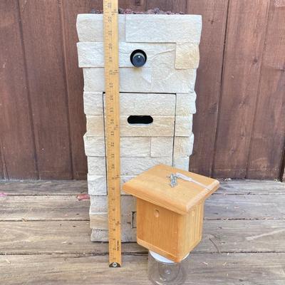 LOT 124: Bond Mfg Propane Fire Pit, Wood Bee Catcher and Patio Umbrella Light