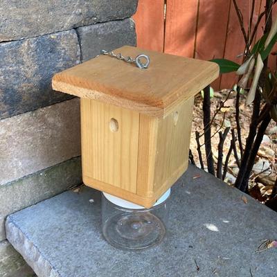 LOT 124: Bond Mfg Propane Fire Pit, Wood Bee Catcher and Patio Umbrella Light