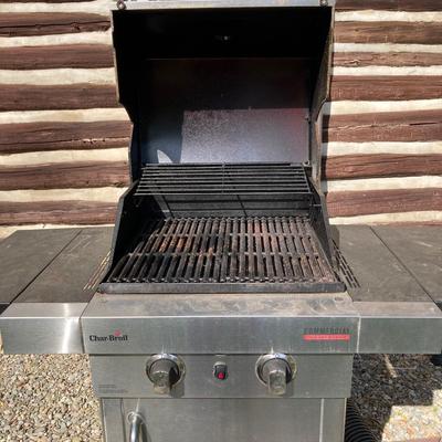 LOT 125: Char-Broil Gas Grill with Cover
