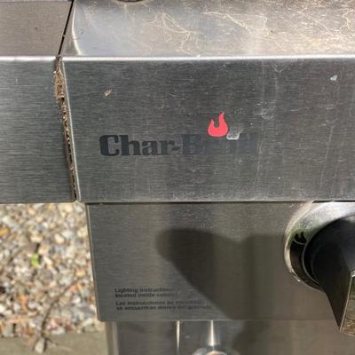 LOT 125: Char-Broil Gas Grill with Cover