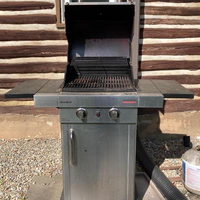 LOT 125: Char-Broil Gas Grill with Cover