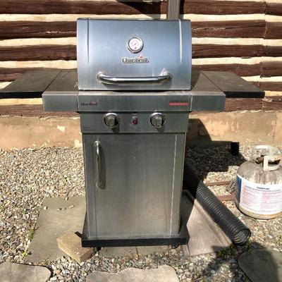 LOT 125: Char-Broil Gas Grill with Cover
