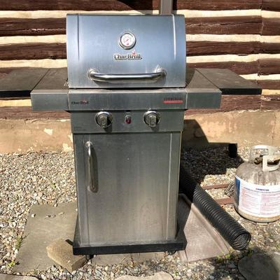 LOT 125: Char-Broil Gas Grill with Cover