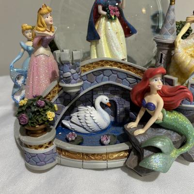 LOT 141: Disney Princesses - Snow White Snow Globe Music Box with Cinderella, Sleeping Beauty, Bell and The Little Mermaid