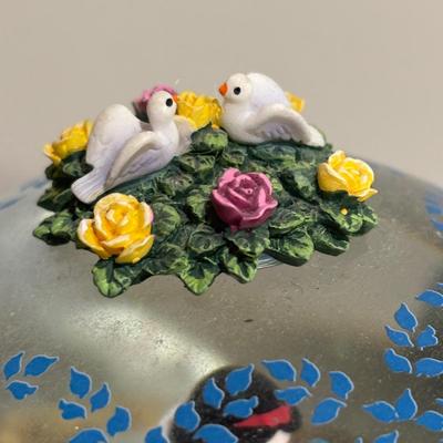 LOT 141: Disney Princesses - Snow White Snow Globe Music Box with Cinderella, Sleeping Beauty, Bell and The Little Mermaid