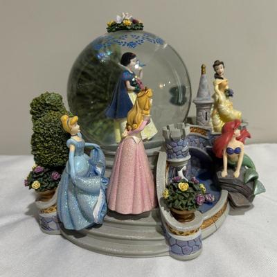 LOT 141: Disney Princesses - Snow White Snow Globe Music Box with Cinderella, Sleeping Beauty, Bell and The Little Mermaid