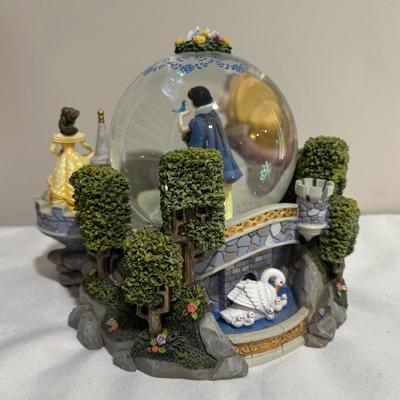 LOT 141: Disney Princesses - Snow White Snow Globe Music Box with Cinderella, Sleeping Beauty, Bell and The Little Mermaid